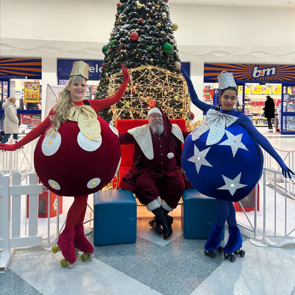processed-2C451588-A2A9-4B87-8861-22AB7491E224 Santa and characters in Fareham Shopping Centre